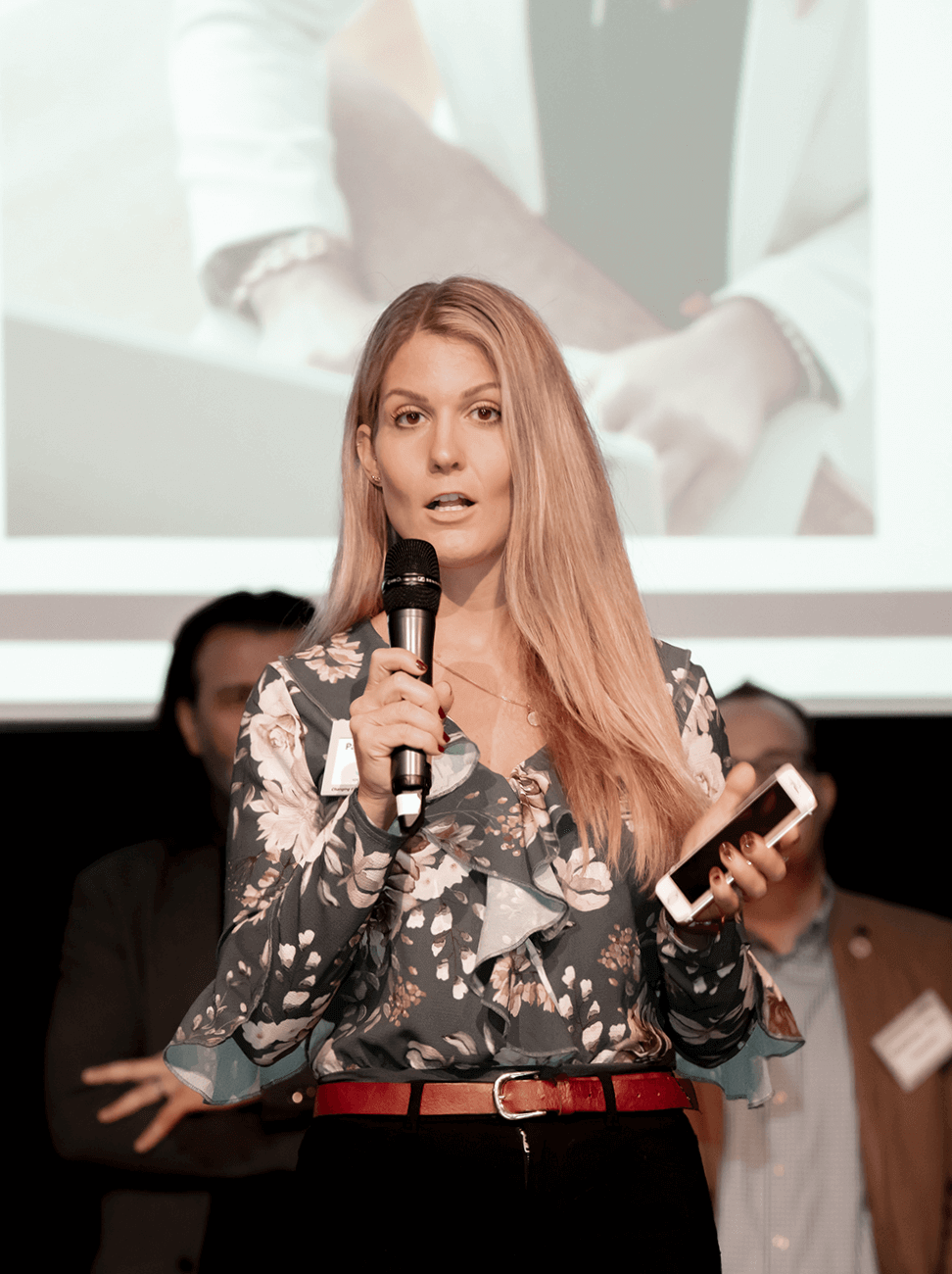 Trish als Referentin – Speakerin für Social Media, Digitalisierung & KI Patricia Fehlmann als Speakerin bei einem Social Media Vortrag